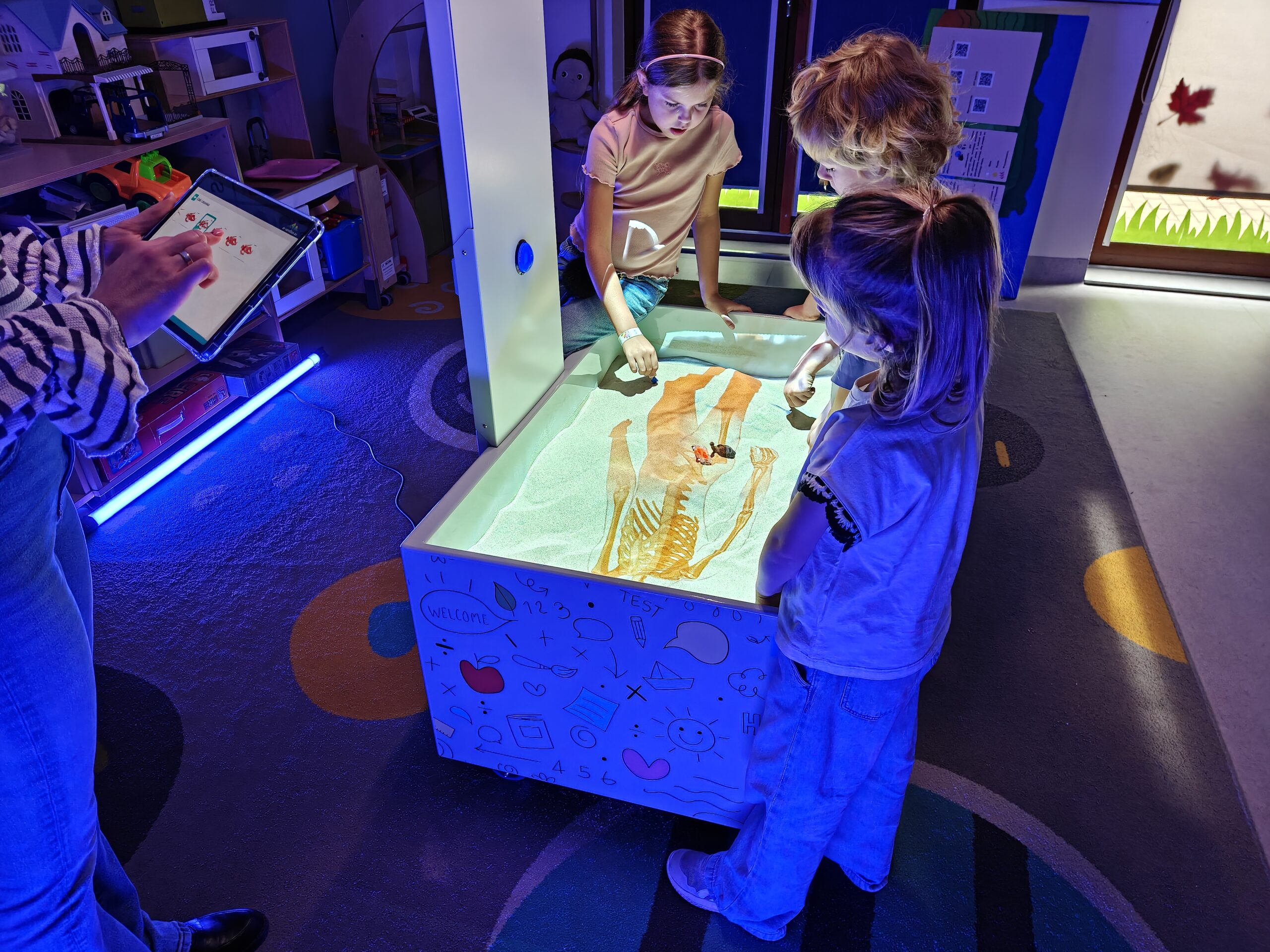 Interaktiver Sandkasten AR-Sandbox 2 Interaktiver Sandkasten AR-Sandbox 2